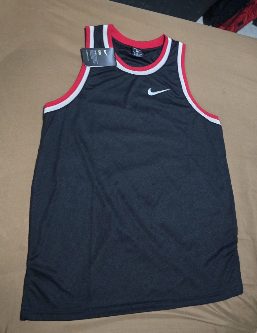 Nike Jersey Sando Top black-red (Category: Activewear) located in Quezon City. Submitted by jameshellwig1990 (Listing ID 1458065189, Image 3). Description: Nike Jersey Sando Top black-red dimension black/ red XL but fits like L...can fit to M also if loose 22.5 W 29 L 799 only rfs: decluttering..excess gifts cainta meetup pickup lalamove jnt lbc.
