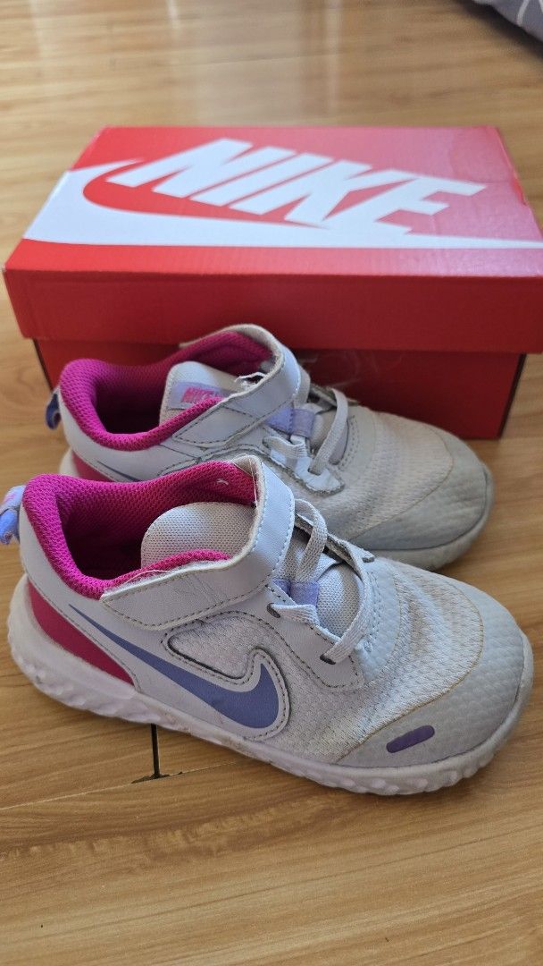 Nike Kids' Sneakers (Category: Babies & Kids Fashion) located in Quezon City. Submitted by impdc1130 (Listing ID 1458080935, Image 2). Description: Light grey Nike kids' sneakers, size 10C. Features pink lining and purple swoosh..