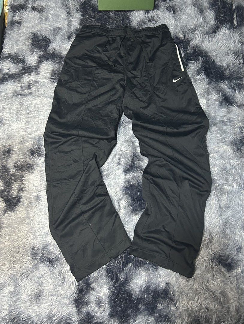 Nike Pants (Category: Jeans) located in Nagcarlan. Submitted by puffnpass.ph (Listing ID 1457928968, Image 1). Description: Size:medium.