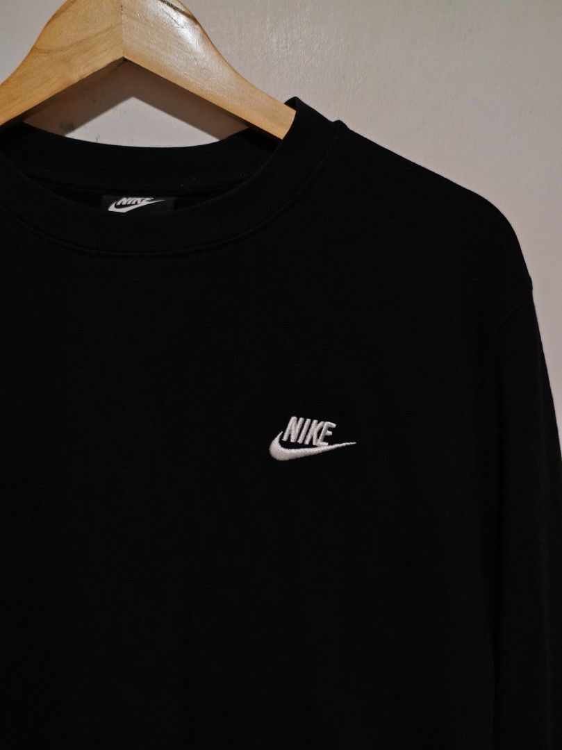 Nike Pull Over (Category: Coats, Jackets and Outerwear) located in Bacolod City. Submitted by offtocloset (Listing ID 1457995100, Image 2). Description: Size : Large 22.5 Width/ 25 Length Condition : As new bagong bago Issue: None Color rate : 9.9/10 Price : Nego Note: • Plus shipping ✅ •Courier J&T🚚 •Gcash Payment💵.