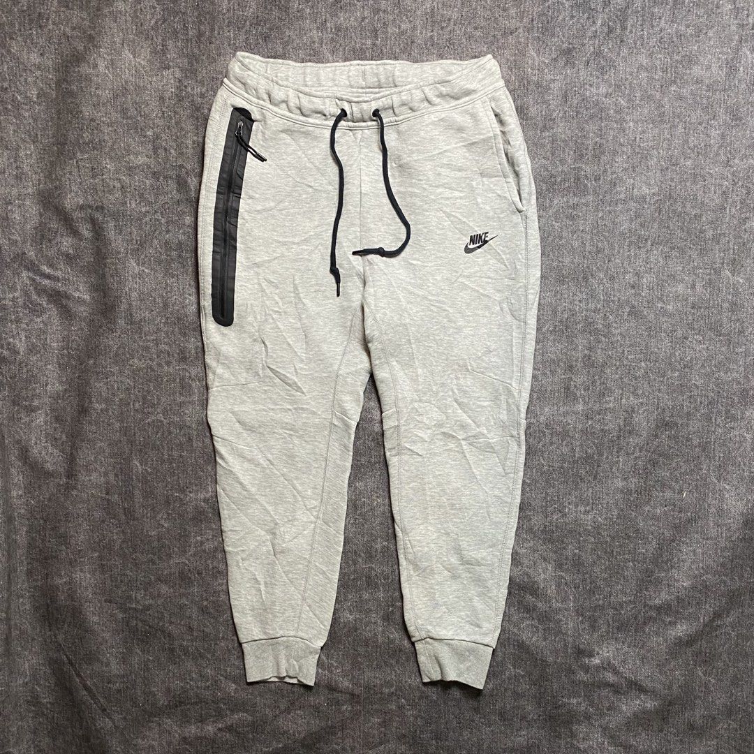 Nike Tech Fleece Grey Jogger Sweatpants Size L (Category: Joggers) located in Manila. Submitted by carbertjakosalem (Listing ID 1458006977, Image 1). Description: - Grey Nike Tech Fleece Joggers - Size: Large (L) - Authentic, Made in Vietnam - Signature side zip pocket - Adjustable drawstring waist - Ribbed cuffs for a snug fit - Perfect for everyday comfort and style.