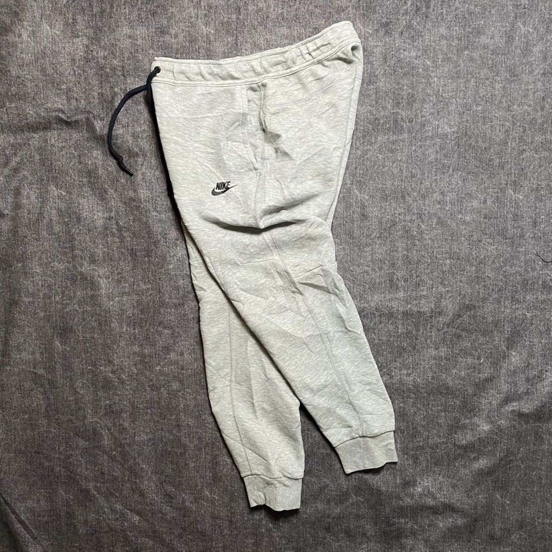 Nike Tech Fleece Grey Jogger Sweatpants Size L (Category: Joggers) located in Manila. Submitted by carbertjakosalem (Listing ID 1458006977, Image 2). Description: - Grey Nike Tech Fleece Joggers - Size: Large (L) - Authentic, Made in Vietnam - Signature side zip pocket - Adjustable drawstring waist - Ribbed cuffs for a snug fit - Perfect for everyday comfort and style.