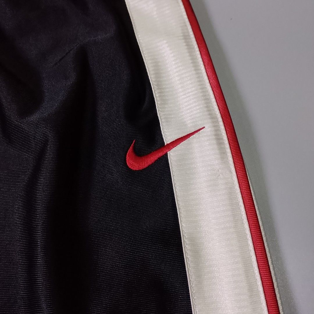 Vintage Nike Track Pants (Category: Joggers) located in Taguig. Submitted by 8kthrifter (Listing ID 1457960497, Image 3). Description: Size: Extra Large Waist: 34 (adjustable) Length: 39 Thigh: 13 Hem: 10 Color Rate: 10/10 Issue: minor heel drag (see last photo) Ukay/Thrifted Excellent Condition.