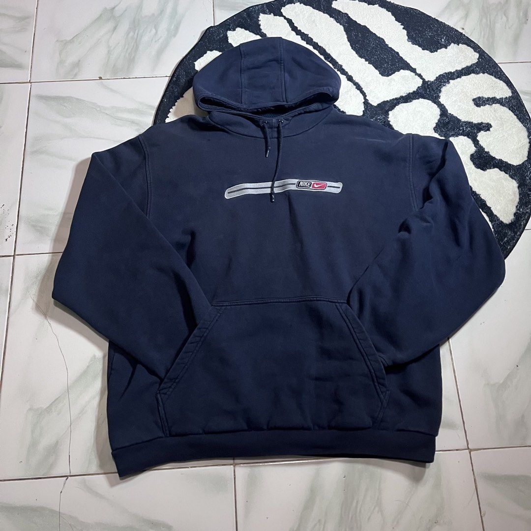 Nike y2k’s hoodie (Category: Hoodies) located in Naga. Submitted by noheadguy (Listing ID 1458072686, Image 1). Description: Nike 2000’s hoodie Excellent condition Color rate:9/10 Boxy fit 24x27 📍Camarines Sur, Naga City.