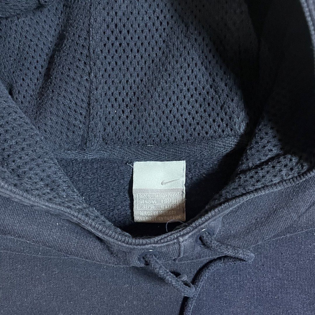 Nike y2k’s hoodie (Category: Hoodies) located in Naga. Submitted by noheadguy (Listing ID 1458072686, Image 3). Description: Nike 2000’s hoodie Excellent condition Color rate:9/10 Boxy fit 24x27 📍Camarines Sur, Naga City.
