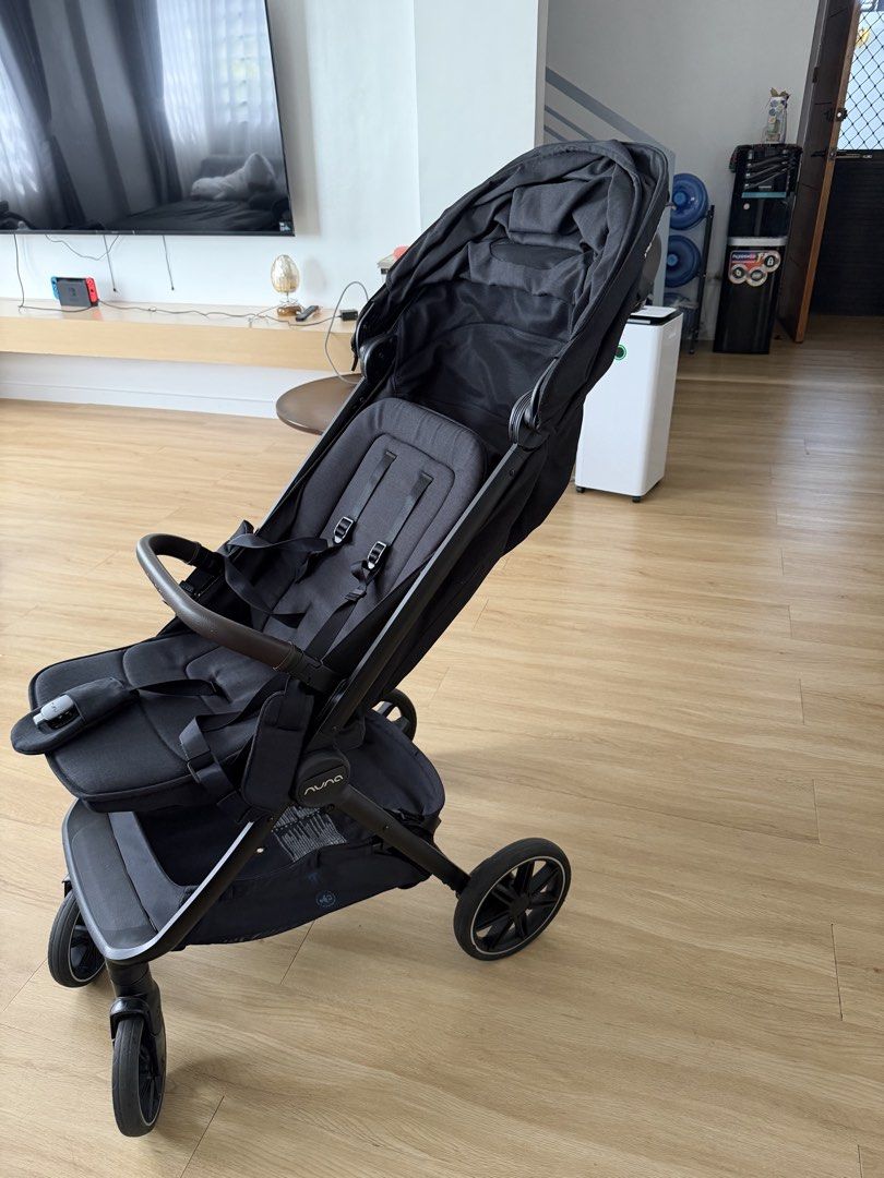 NUNA TRVL LX (Category: Strollers) located in Mandaluyong City. Submitted by Saleitem88 (Listing ID 1457953129, Image 2). Description: Weight: ~7.1 kg.Weight Capacity: Birth up to 22.7 kg (50 lbs).Width: 52 cm.Standout FeaturesOne-Hand Auto Fold: Folds itself into a compact, self-standing package with the simple push of a button.Newborn Capability: Features a near lie-flat recline (“shadow reel recline”) and adjustable calf support, allowing use 