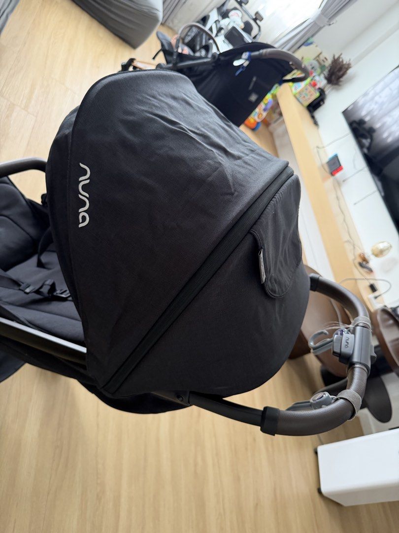 NUNA TRVL LX (Category: Strollers) located in Mandaluyong City. Submitted by Saleitem88 (Listing ID 1457953129, Image 3). Description: Weight: ~7.1 kg.Weight Capacity: Birth up to 22.7 kg (50 lbs).Width: 52 cm.Standout FeaturesOne-Hand Auto Fold: Folds itself into a compact, self-standing package with the simple push of a button.Newborn Capability: Features a near lie-flat recline (“shadow reel recline”) and adjustable calf support, allowing use 