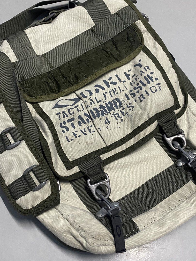 Oakley tactical field laptop bag (Category: Laptops & Notebooks) located in Manila. Submitted by sixtiessourzzz (Listing ID 1458024359, Image 2). Description: Excellent condi Sign of usage Color rate 8/10.