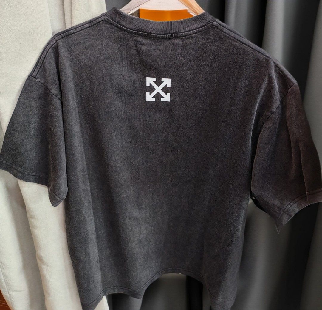 Off-white Tee （分類：T-shirt、恤衫、有領衫）位於 Hong Kong。 由 mi.time 提交（商品編號 1458091909，圖片 2）。簡介： 。