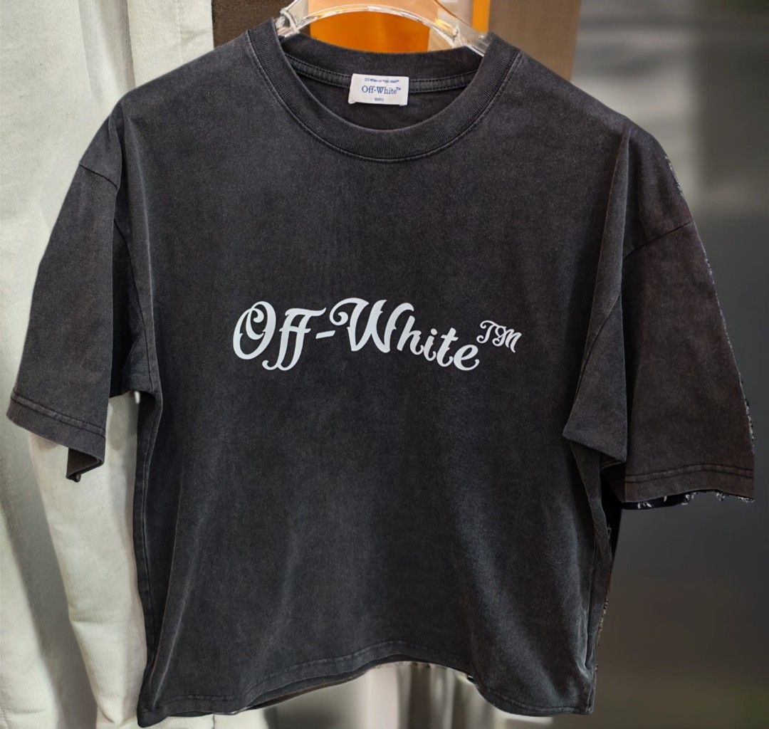 Off-white Tee （分類：T-shirt、恤衫、有領衫）位於 Hong Kong。 由 mi.time 提交（商品編號 1458091909，圖片 1）。簡介： 。