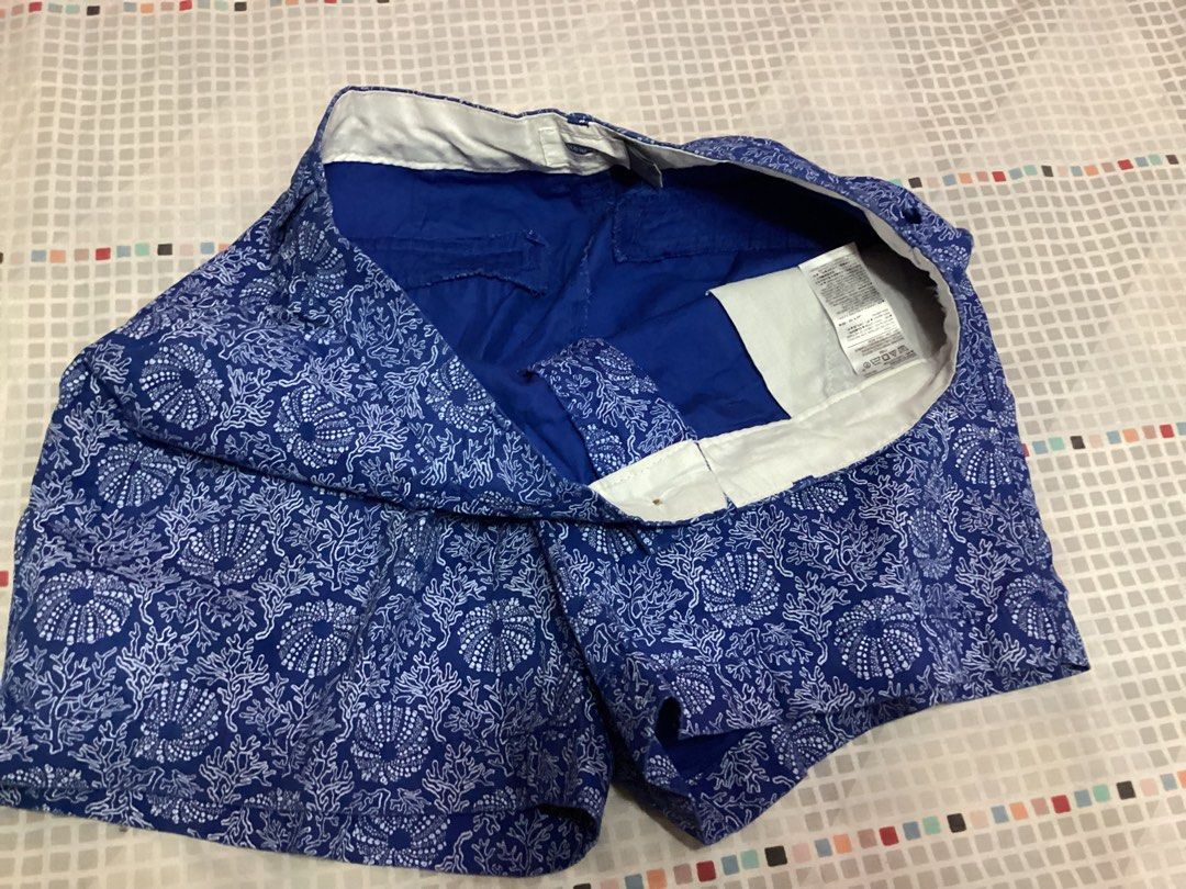 Old Navy Shorts, W (Category: Shorts) located in Davao. Submitted by ferdipt (Listing ID 1458095582, Image 3). Description: Coral Urchin Designs L: 12 in W: 30 in Made in Vietnam 100% Cotton.