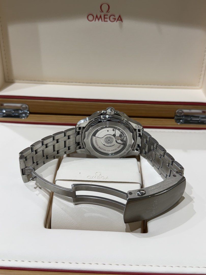 Omega Seamaster Diver 300 (Category: Luxury Watches) located in Quezon City. Submitted by lhady08meh (Listing ID 1457918651, Image 3). Description: - Omega Seamaster Diver 300M - 210.30.42.20.004.001 - Automatic - white dial - year 2023 - complete box and papers .