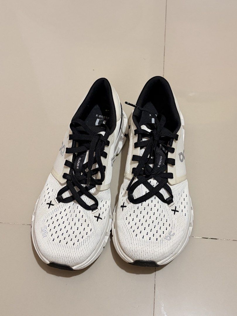 On Cloud X Running Shoes White Black (Category: Sneakers) located in Batangas. Submitted by mjdel (Listing ID 1457926883, Image 1). Description: US 7 EU 38.