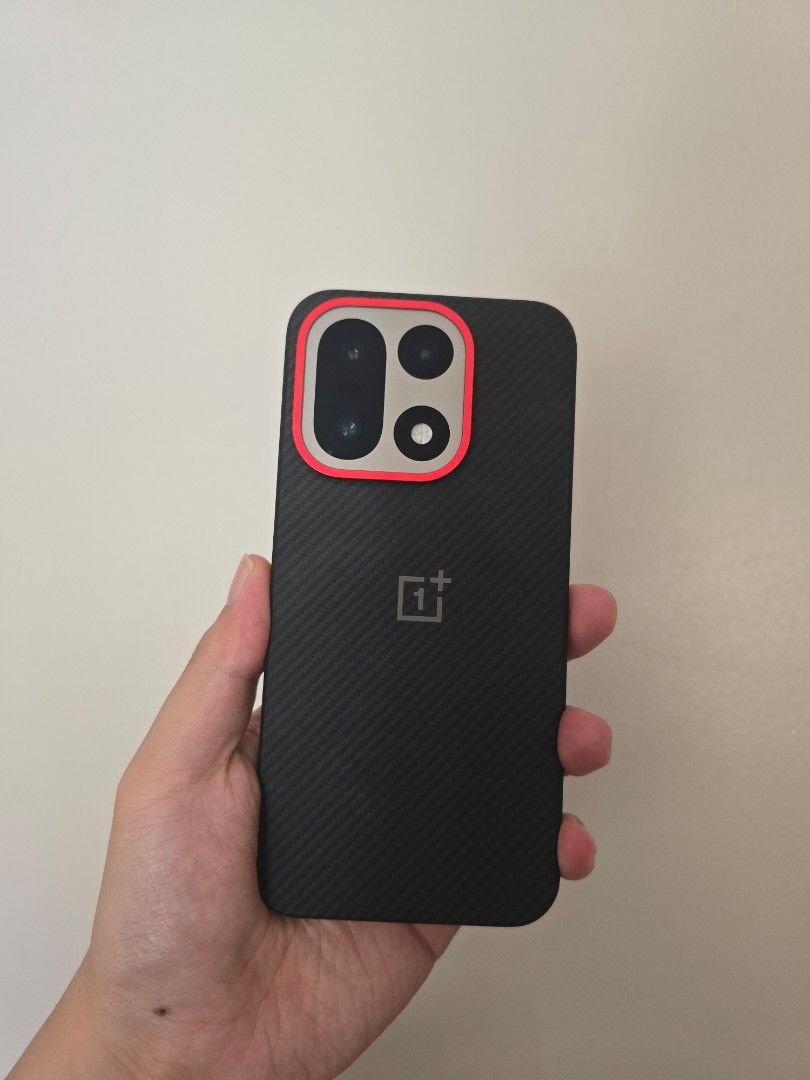 OnePlus 15 512GB + 16 GB (Category: OnePlus) located in Makati City. Submitted by coolphoenix.4eb198 (Listing ID 1457904153, Image 2). Description: Purchased last April 2026 in Digital Walker Sandstorm colorway Comes with phone case No box.
