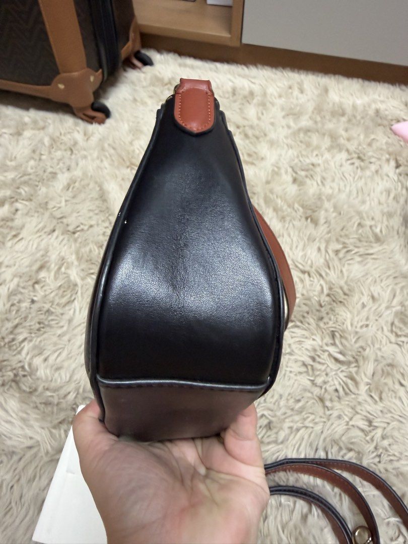 Original coach (Category: Luxury Bags & Wallets) located in Pasig City. Submitted by jhajejish (Listing ID 1457915279, Image 3). Description: .