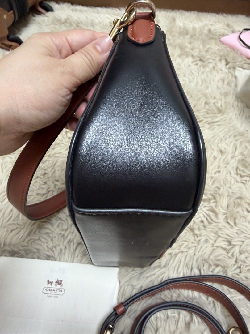 Original coach (Category: Luxury Bags & Wallets) located in Pasig City. Submitted by jhajejish (Listing ID 1457915279, Image 2). Description: .