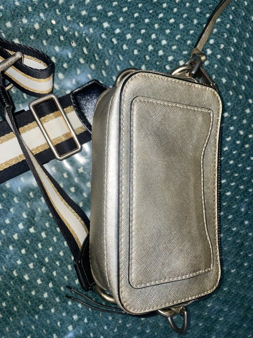 Original Marc Jacobs Camera bag (Category: Sling Bags) located in Cavite. Submitted by msandysgoodies (Listing ID 1458015831, Image 2). Description: Original marc jacobs camera bag signs of usage on hardware .