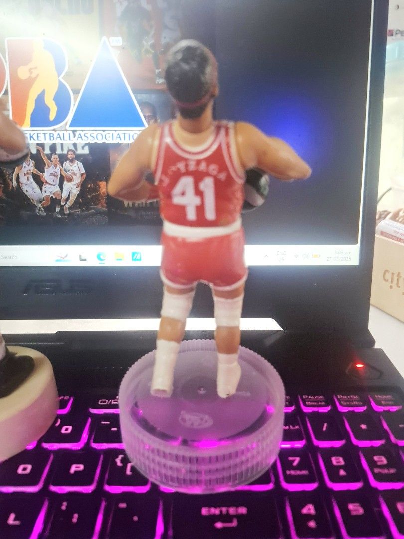 Pba milo set (Category: Vintage Collectibles) located in Antipolo. Submitted by lakay_toys (Listing ID 1458002678, Image 2). Description: For sale PBA milo sharpeners 90s Benjie paras custom base and ball- Chito loyzaga custom base and ball - Location lower antipolo.