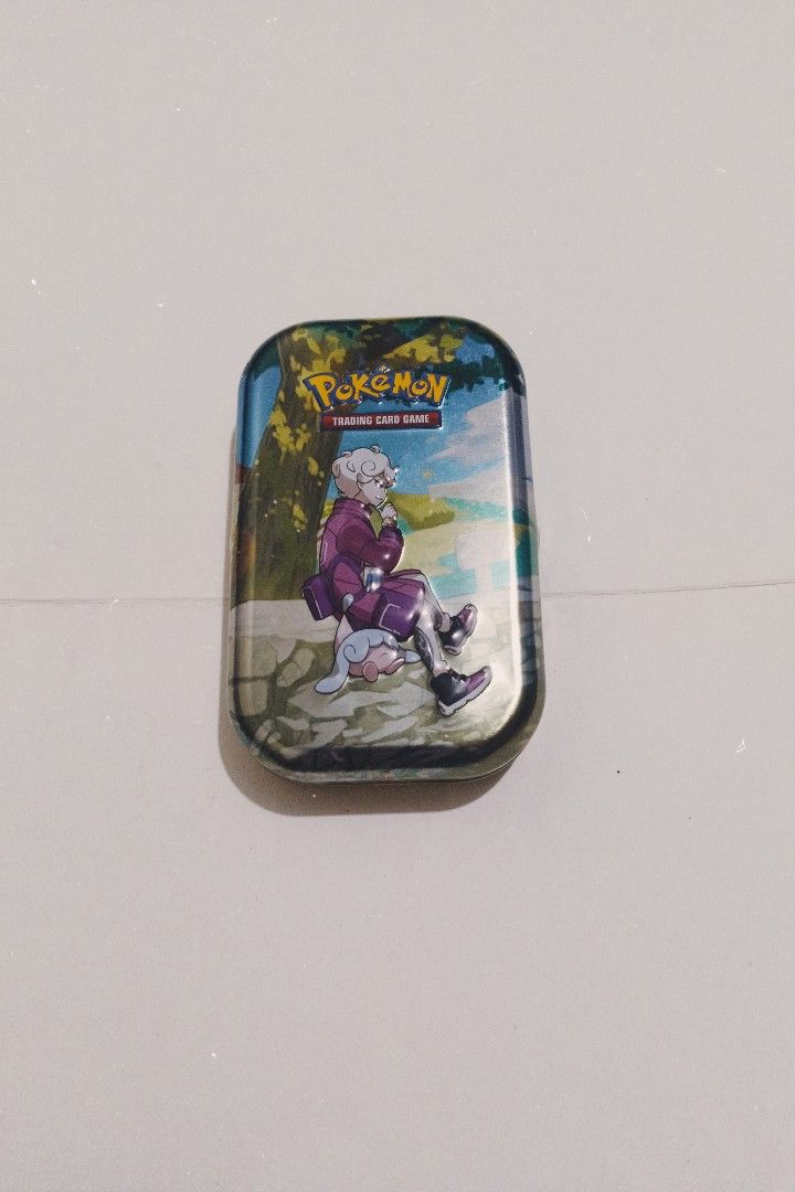 Original Pokémon Hatenna Collectible Tin (Category: Character Goods) located in Manila. Submitted by rys_03 (Listing ID 1458060561, Image 1). Description: Selling my Pokémon Hatenna tin with original artwork/stickers. 📌 Includes: • Hatenna collectible tin • Original Pokémon artwork/sticker design • Hatenna art cards/inserts shown in the photos 💰 ₱400 ONLY — negotiable for sure buyers! 🤝 Reasonable offers are welcome. 📩 PM me if interested. Su
