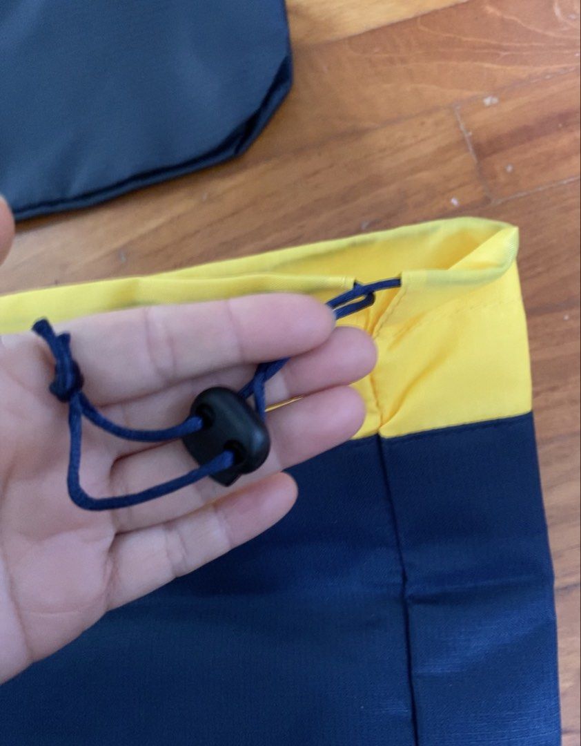 Pouch (Category: Purses & Pouches) located in Singapore. Submitted by hthappyqq (Listing ID 1458094431, Image 3). Description: .
