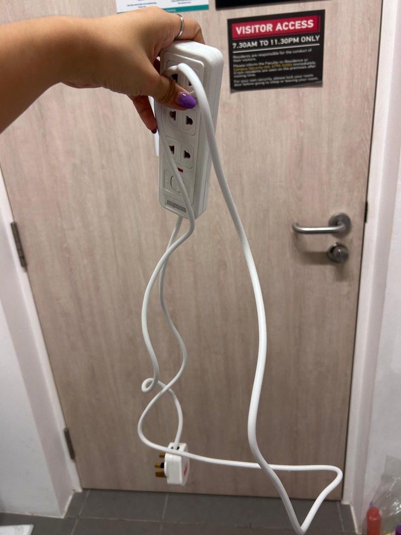 Power socket (Category: Electrical, Adaptors & Sockets) located in Singapore. Submitted by suicidesqu26127 (Listing ID 1458040421, Image 1). Description: .