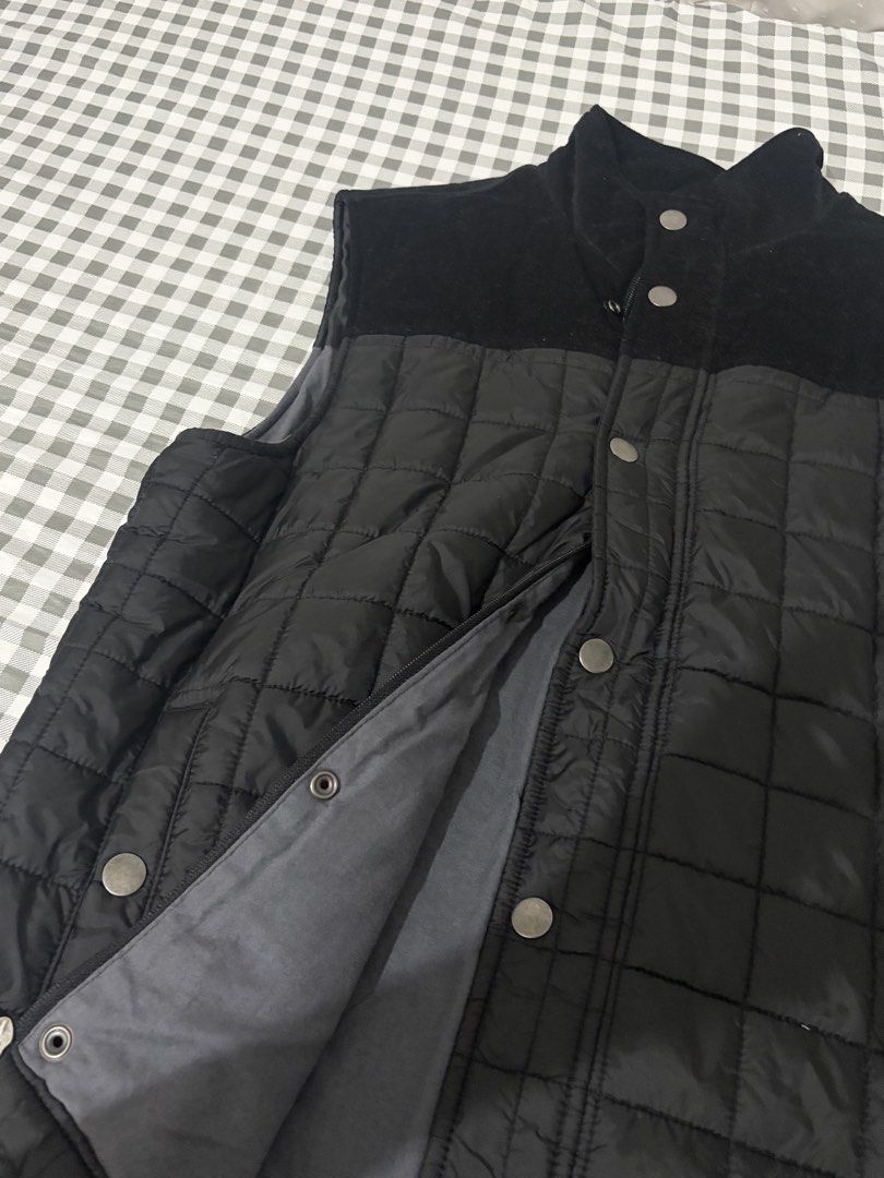 Puffy Winter Vest (Category: Coats, Jackets and Outerwear) located in Quezon City. Submitted by clareb (Listing ID 1458056791, Image 3). Description: - Stylish brown tote bag - Durable canvas material - Spacious interior - Classic and versatile design.