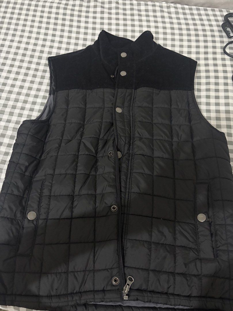 Puffy Winter Vest (Category: Coats, Jackets and Outerwear) located in Quezon City. Submitted by clareb (Listing ID 1458056791, Image 2). Description: - Stylish brown tote bag - Durable canvas material - Spacious interior - Classic and versatile design.