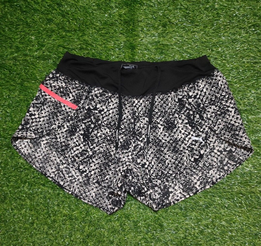 PUMA BLAST GRAPHIC RUNNING SPLIT SHORT (Category: Activewear) located in Cebu City. Submitted by deadjay84 (Listing ID 1457959153, Image 1). Description: PUMA BLAST GRAPHIC RUNNING SPLIT SHORT - Medium on tag - fits 28-30 - Split type shorts - Stylish black and white snake print design - Pink accent detail on the side - Elastic waistband with drawstring for adjustable fit - Convenient small zippered pocket at the back - Built-in liner for comfort