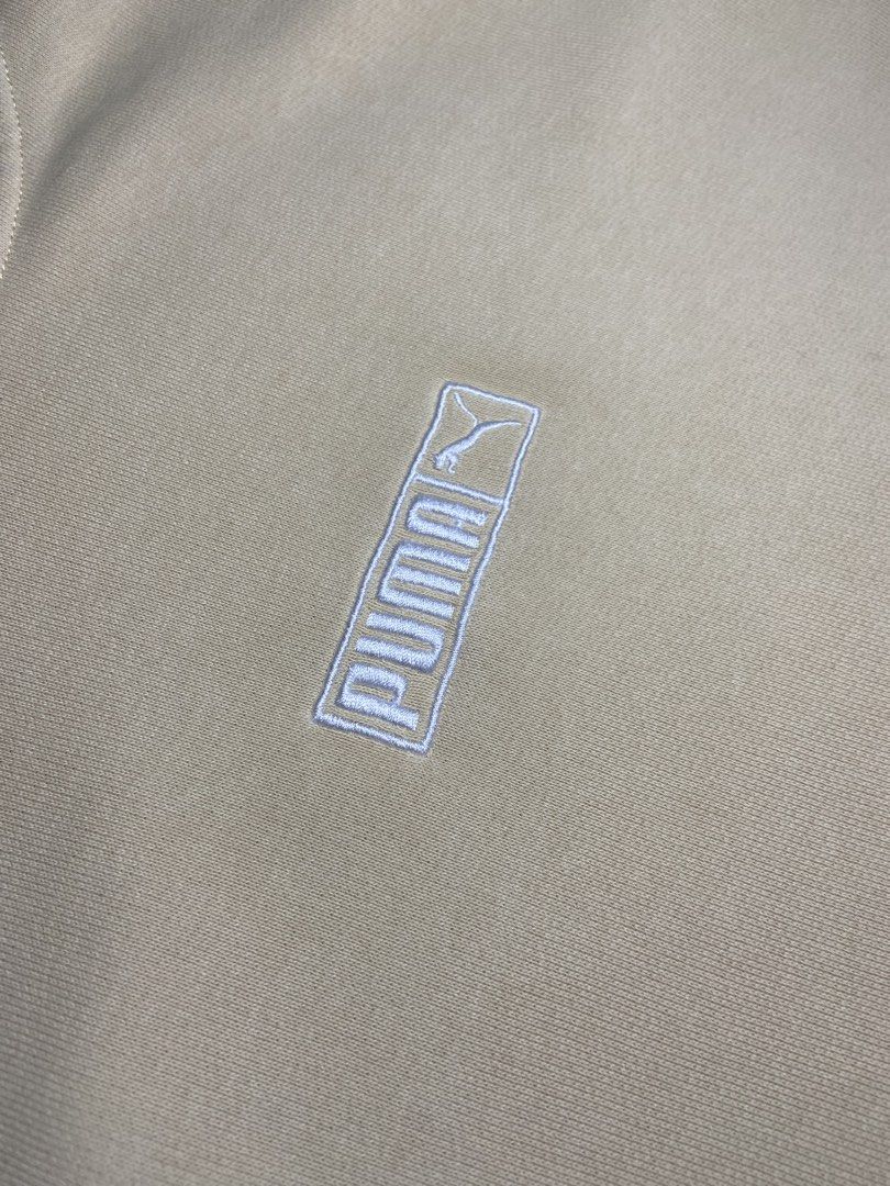 PUMA CREWNECK SWEATER (Category: Coats, Jackets and Outerwear) located in Navotas City. Submitted by classicarrival.ph (Listing ID 1458038932, Image 2). Description: Size: M(on tag) Best fit: M-L Length: 27 Width: 18 Flaw: small pen stain on sleeve(very minimal) EXCELLENT CONDITION⭐️ .