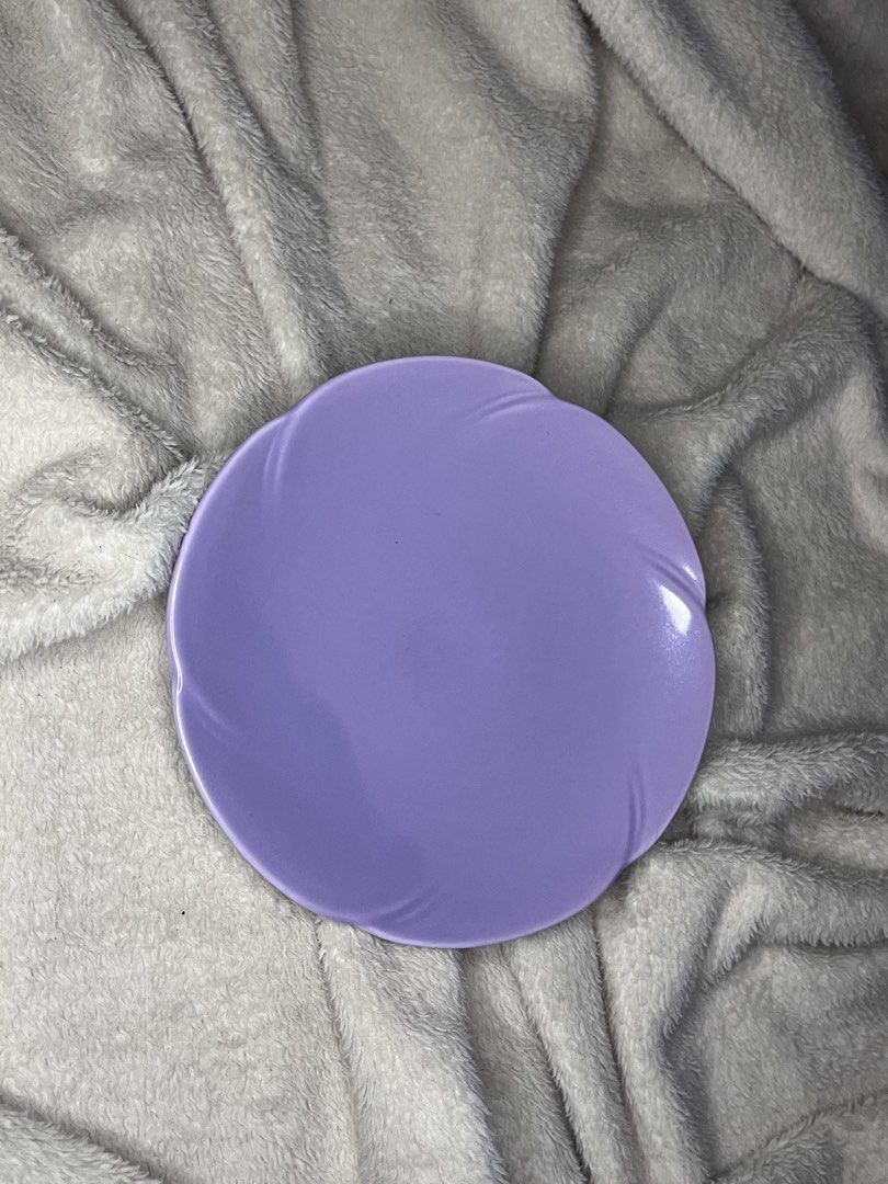 Purple Small Plate with Flower Edges (Category: Other Kitchenware & Tableware) located in Tanauan. Submitted by leighshin (Listing ID 1458074848, Image 2). Description: Flower edge Made in Japan .