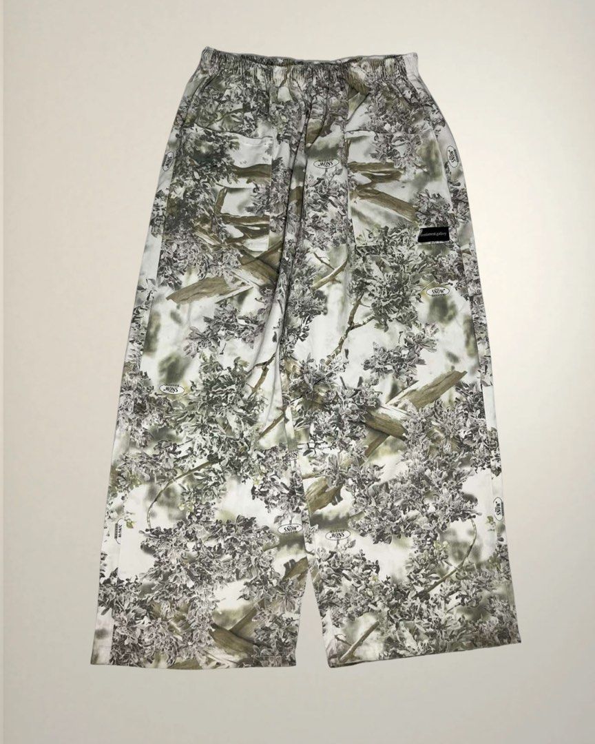 realtree snow pants (Category: Jeans) located in Dasmarinas. Submitted by caitswardrobe (Listing ID 1458037572, Image 1). Description: .