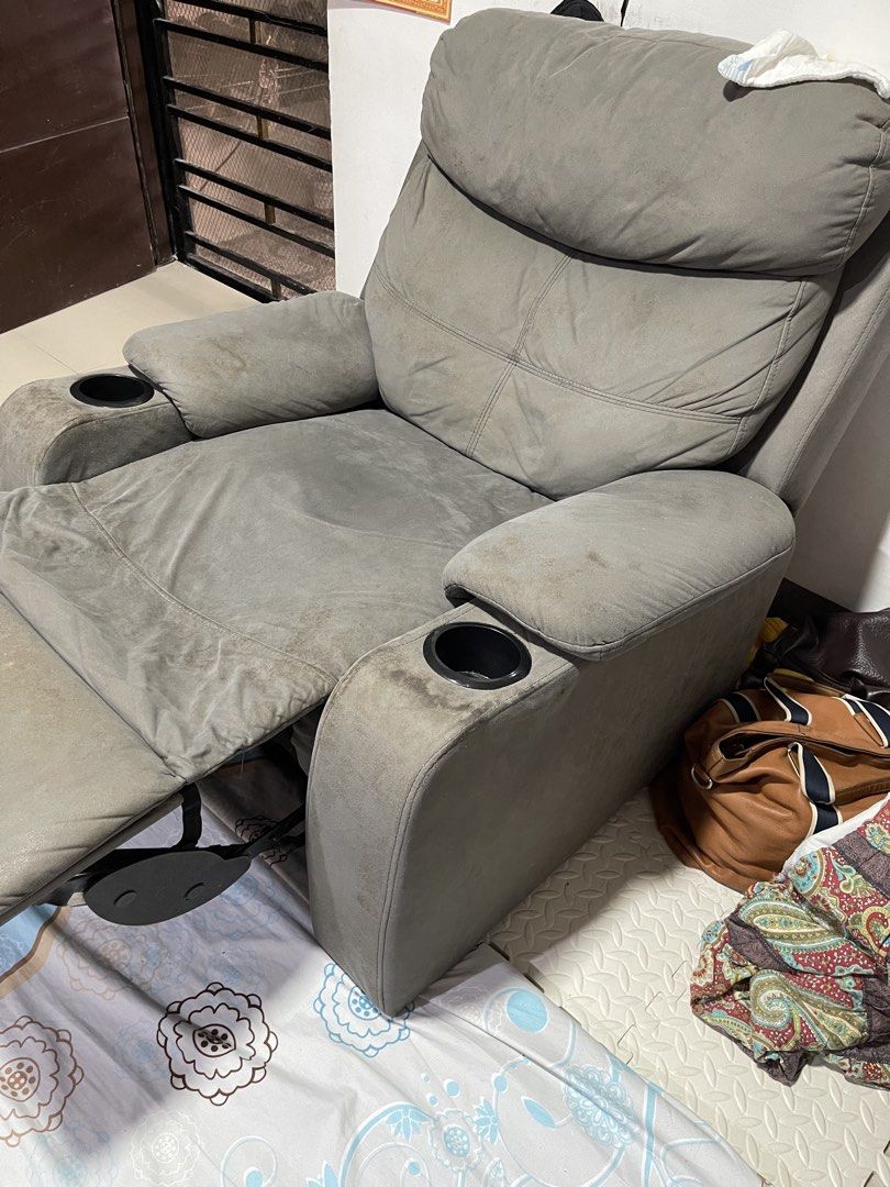 Salas sofa heavy duty (Category: Sofas) located in Cavite. Submitted by boldbird_5bb61a (Listing ID 1457979822, Image 2). Description: Brown sofa heavy duty need to upholstery 9k only Brown sofa recliner need deep cleaning 6k only Take all 15k Cavite located.