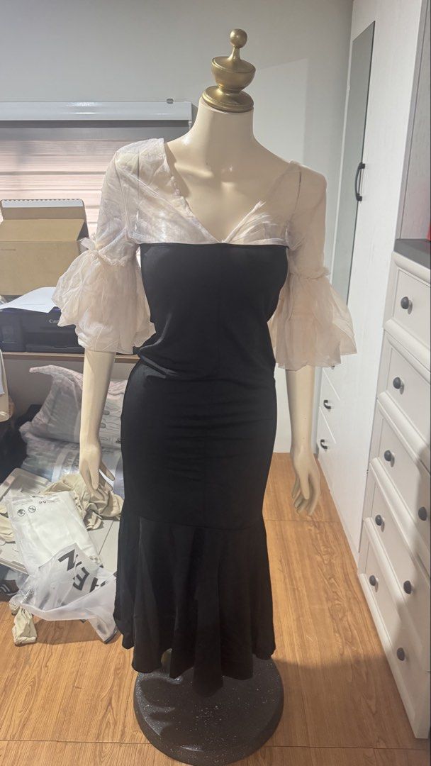 Shein dress (Category: Dresses) located in Calamba. Submitted by thestellarshopper (Listing ID 1457939541, Image 1). Description: Has some stains on the top part.
