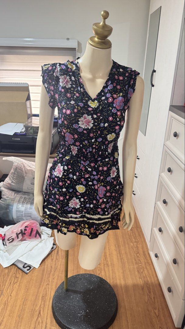 Shein floral dress (helping tags: uniqlo zara gu mango bershka h&m pull and bear cotton on terranova topshop forever21 shein love bonito) (Category: Dresses) located in Calamba. Submitted by thestellarshopper (Listing ID 1457942413, Image 1). Description: .