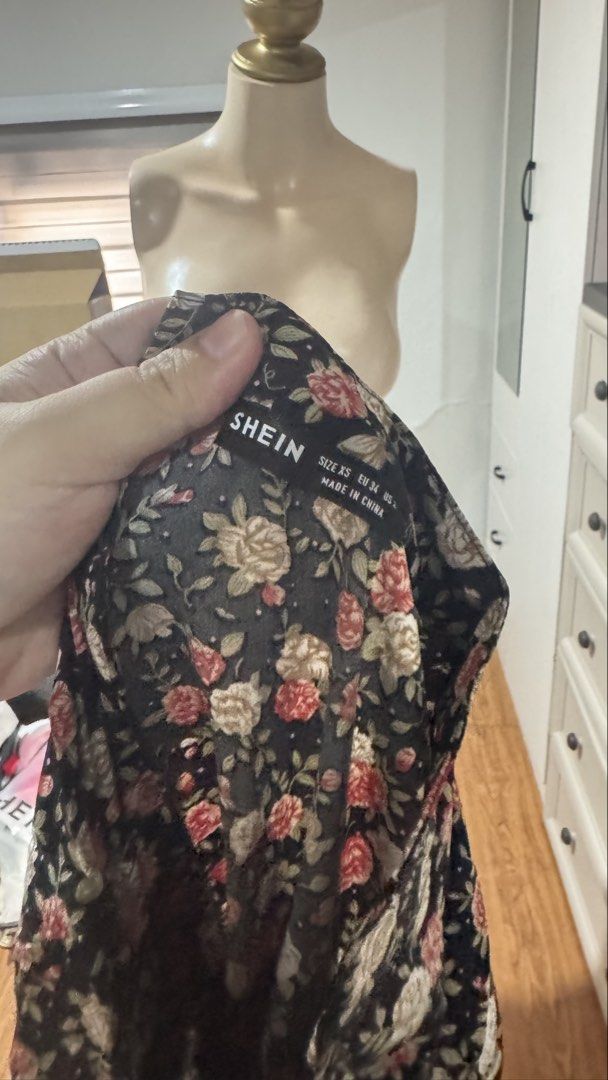 Shein floral mini dress (helping tags: uniqlo zara gu mango bershka h&m pull and bear cotton on terranova topshop forever21 shein love bonito) (Category: Dresses) located in Calamba. Submitted by thestellarshopper (Listing ID 1457938836, Image 3). Description: 1 XS 1 L.