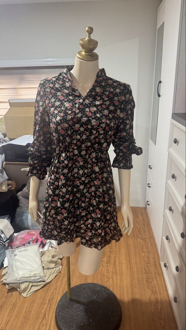 Shein floral mini dress (helping tags: uniqlo zara gu mango bershka h&m pull and bear cotton on terranova topshop forever21 shein love bonito) (Category: Dresses) located in Calamba. Submitted by thestellarshopper (Listing ID 1457938836, Image 1). Description: 1 XS 1 L.