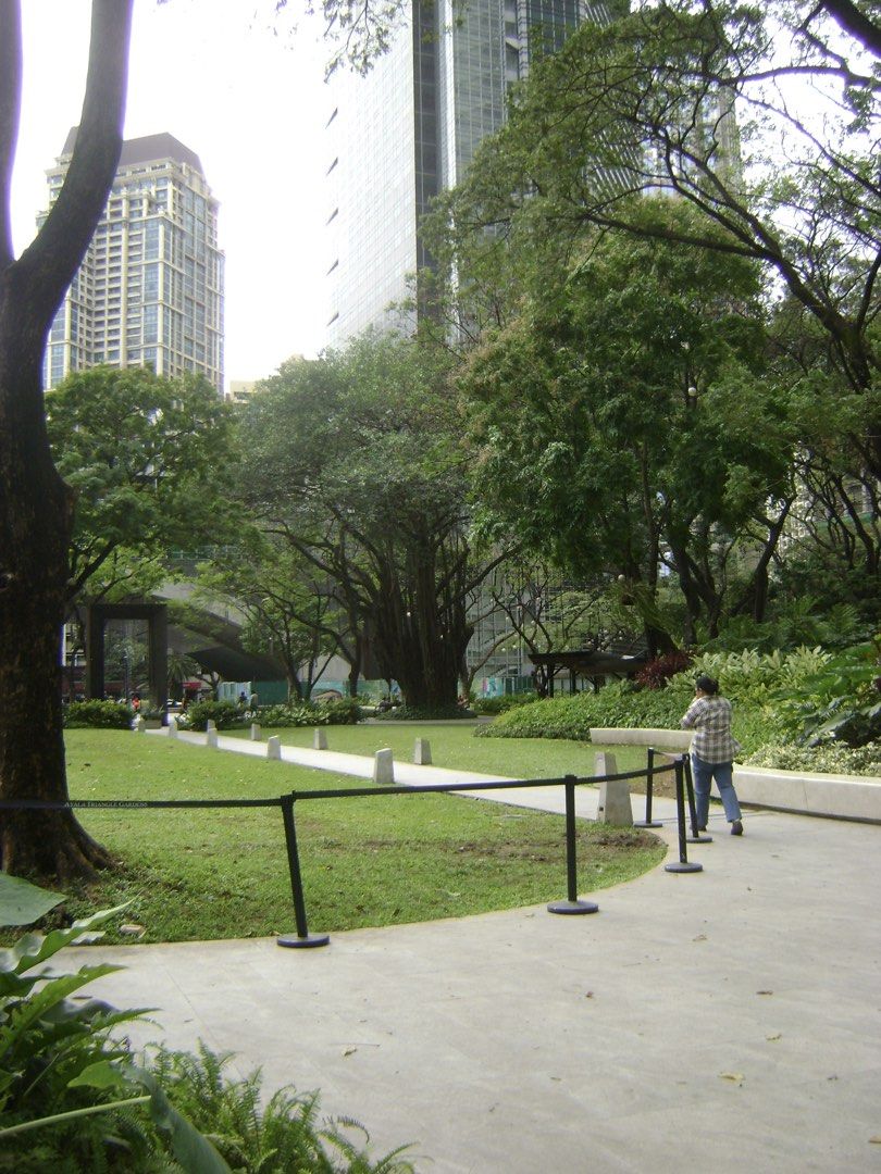 Sony Cyber-shot DSC-S750 7.2 MP Digital Camera (Category: Cameras) located in Makati City. Submitted by sophiamaaay (Listing ID 1458040403, Image 2). Description: - Silver Sony Cyber-shot DSC-S750 Digital Camera - 7.2 Megapixel resolution - Screen is working perfectly - Ideal for casual, everyday photography - Includes camera (battery is new also) + charger .