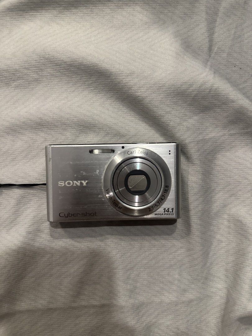 SONY DSC W320 (Category: Cameras) located in Dasmarinas. Submitted by user00xman__ (Listing ID 1457911296, Image 2). Description: with memory card (2gb) -minor scratches (check pics) -no battery preferably meet up para pwede itest dala nalang kayo battery can meet up. Dasmariñas cavite, San pedro Laguna price is negotiable! shoot ur offers Thank you! .