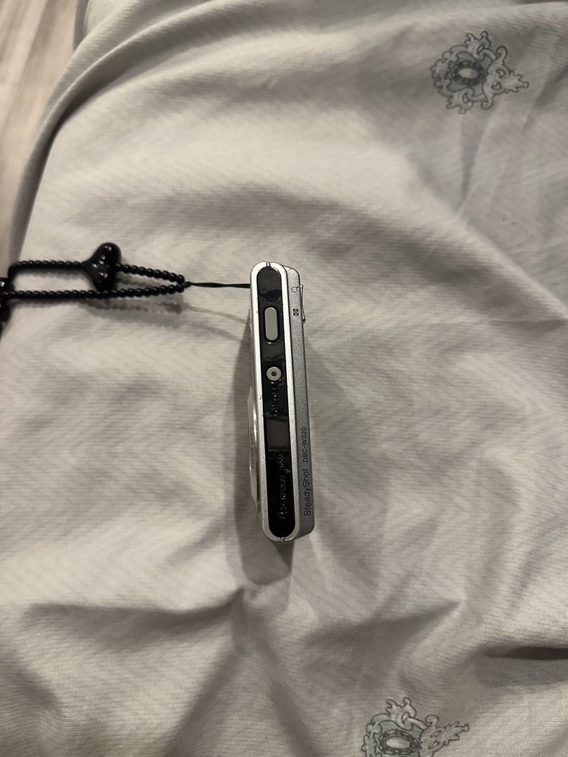 SONY DSC W320 (Category: Cameras) located in Dasmarinas. Submitted by user00xman__ (Listing ID 1457911296, Image 3). Description: with memory card (2gb) -minor scratches (check pics) -no battery preferably meet up para pwede itest dala nalang kayo battery can meet up. Dasmariñas cavite, San pedro Laguna price is negotiable! shoot ur offers Thank you! .
