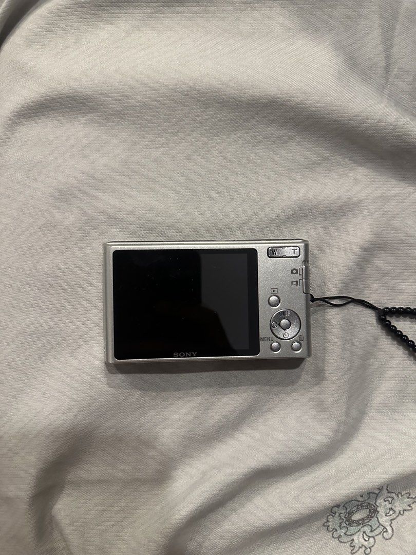 SONY DSC W320 (Category: Cameras) located in Dasmarinas. Submitted by user00xman__ (Listing ID 1457911296, Image 1). Description: with memory card (2gb) -minor scratches (check pics) -no battery preferably meet up para pwede itest dala nalang kayo battery can meet up. Dasmariñas cavite, San pedro Laguna price is negotiable! shoot ur offers Thank you! .