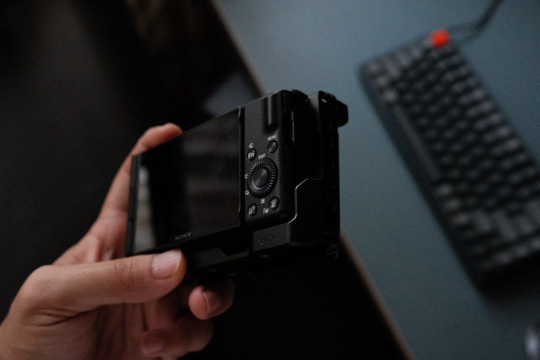 Sony ZV-1 II with 18-50mm (Category: Cameras) located in Mabalacat. Submitted by maebirayd (Listing ID 1458038768, Image 2). Description: Sony ZV-1 II with 18-50mm Complete With box and manual with free small rig cage No issue Cosmetic issue light paint chips SRP: 50,990 Sale Price: 35,000.0 RFS: madami ibang cam, hindi na ginagamit Location: Pampanga Shipping: Lalamove/LBC.