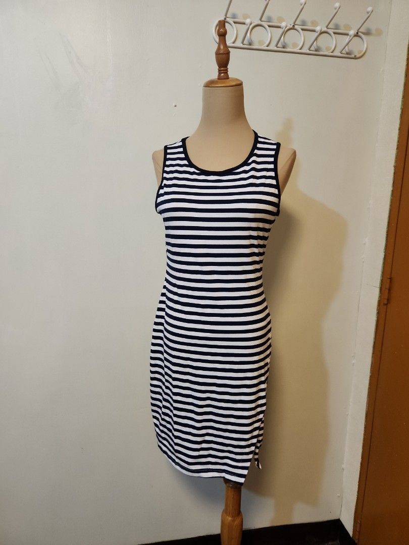 Stripes dress med to large (Category: Dresses) located in Marikina City. Submitted by KanamiFinds (Listing ID 1458056851, Image 1). Description: bust: 36 to 44 inches length : 32 inches from shoulders waist: 30 - 36 inches.