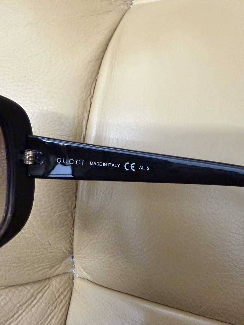 Sunglasses （分類：眼鏡）位於 Hong Kong。 由 a666798 提交（商品編號 1457980708，圖片 5）。簡介： 好少用 好新淨，長期擺喺個盒度。