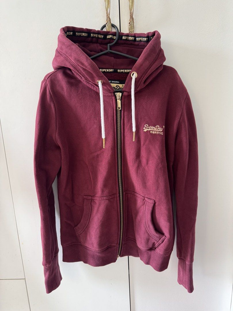 Superdry Hoodie (Category: Luxury Apparel) located in Antipolo. Submitted by ervinknows (Listing ID 1457915167, Image 1). Description: Preloved Superdry Hoodie from Japan.