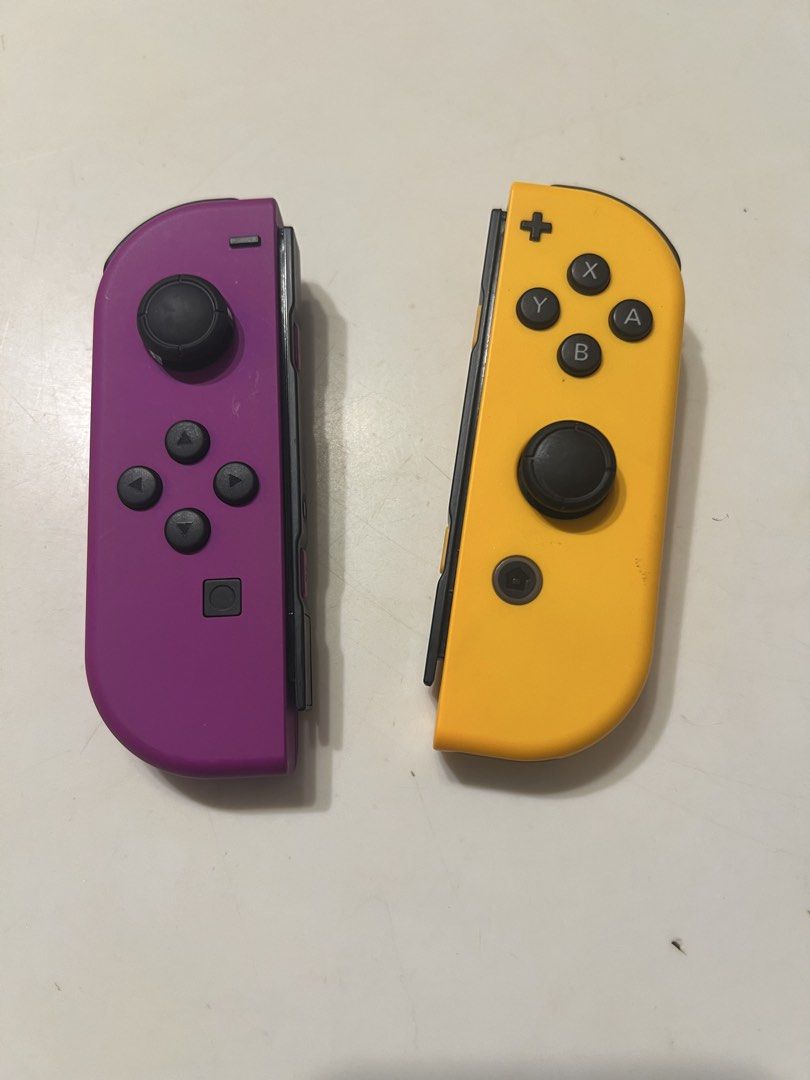 Switch controllers (Category: Controllers) located in Shah Alam. Submitted by alexljh (Listing ID 1457909873, Image 1). Description: Used it 2 times and want to let go as it’s under used and no drifting issue..