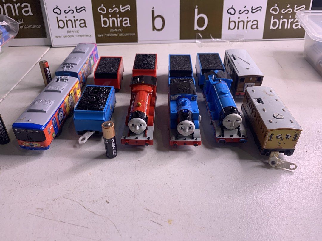 Thomas and Friends - Motorized 2 (Category: Vehicle & Diecast Models) located in Carmona. Submitted by bihira (Listing ID 1458027259, Image 1). Description: Thomas and Friends - Motorized 2 - WYSIWYG - As is / signa of use - All motorized trains are tested / working .