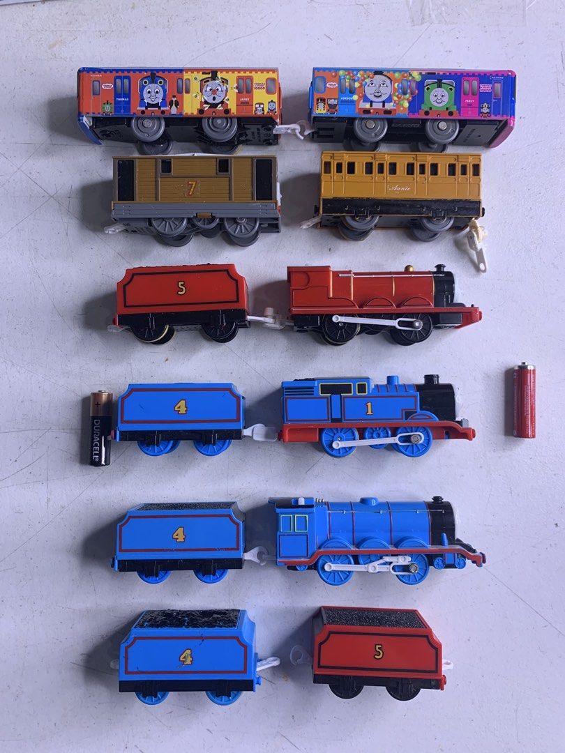 Thomas and Friends - Motorized 2 (Category: Vehicle & Diecast Models) located in Carmona. Submitted by bihira (Listing ID 1458027259, Image 3). Description: Thomas and Friends - Motorized 2 - WYSIWYG - As is / signa of use - All motorized trains are tested / working .
