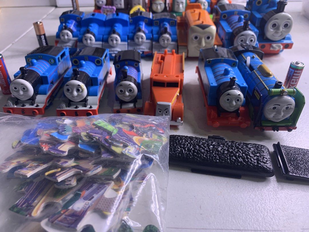 Thomas and Friends Bundle (Category: Vehicle & Diecast Models) located in Carmona. Submitted by bihira (Listing ID 1458025181, Image 2). Description: Thomas and Friends Bundle - WYSIWYG - As is condition / motorized thomas trains are not working - Assorted Thomas Trains - Free thomas puzzle (not sure if complete).