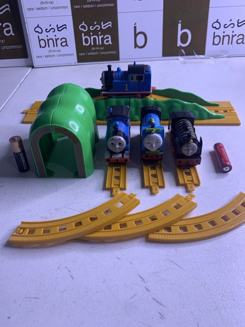 Thomas Mini - Trains and tracks (Category: Vehicle & Diecast Models) located in Carmona. Submitted by bihira (Listing ID 1458027844, Image 1). Description: Thomas Mini - Trains and tracks - WYSIWYG - As is condition / used - Battery operated train is working (1pc) - Good for display, train tracks are i complete.