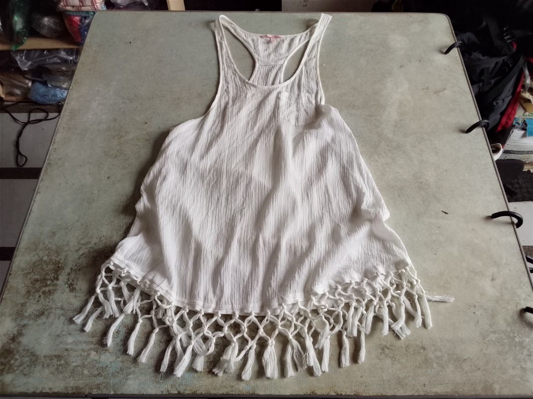 Tops US Victoria Secret (Category: Others Tops) located in Los Banos. Submitted by mania-62906 (Listing ID 1457984137, Image 1). Description: Authentic. US small. White very good condition lightly used.